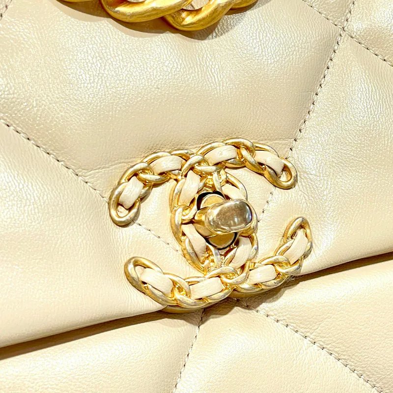 CHANEL 19 AS1160 off-white sheepskin gold buckle small size