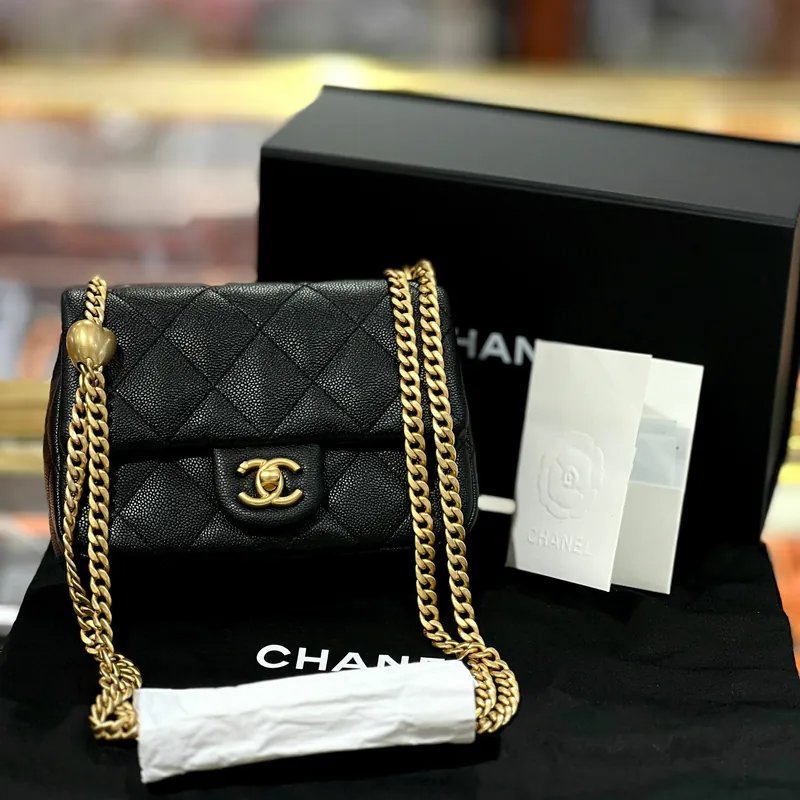 CHANEL 24P, AS3829, black lychee leather gold buckle, center adjustment buckle, 20CM FLAP BAG