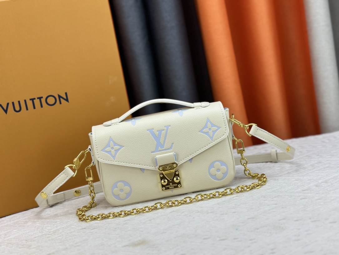 Louis Vuitton M46596 Pochette Métis East West