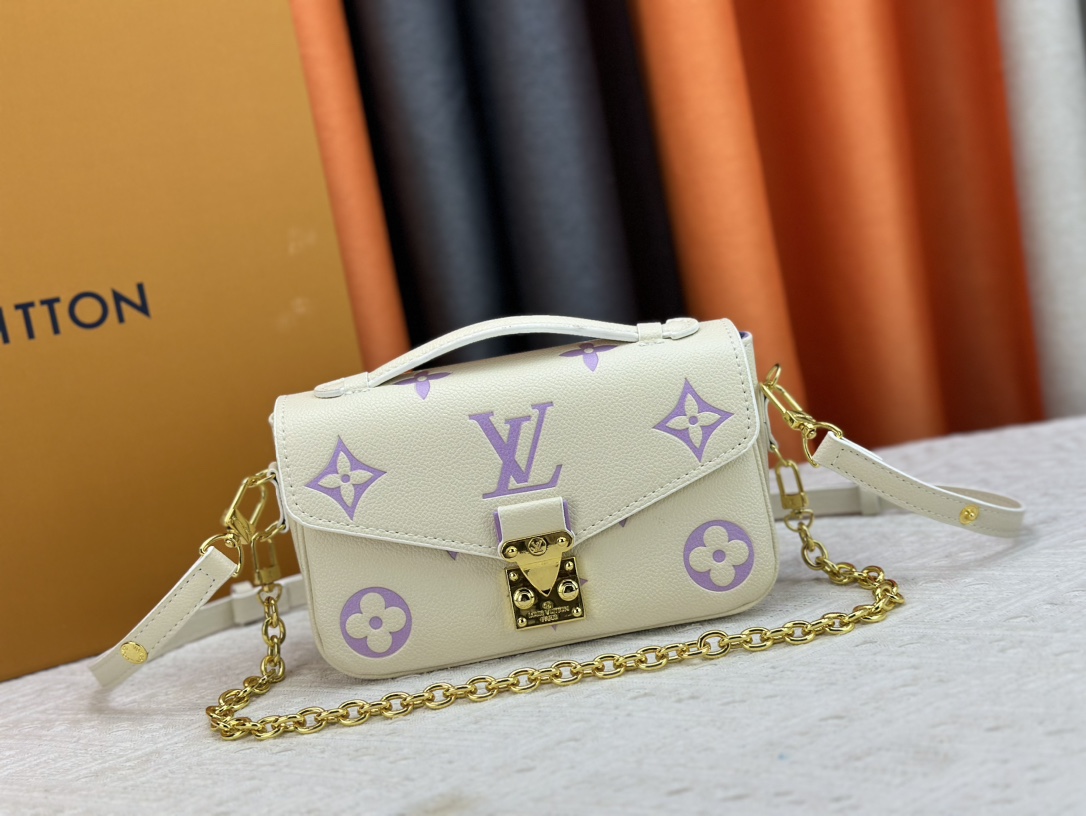 Louis Vuitton M46596 Pochette Métis East West