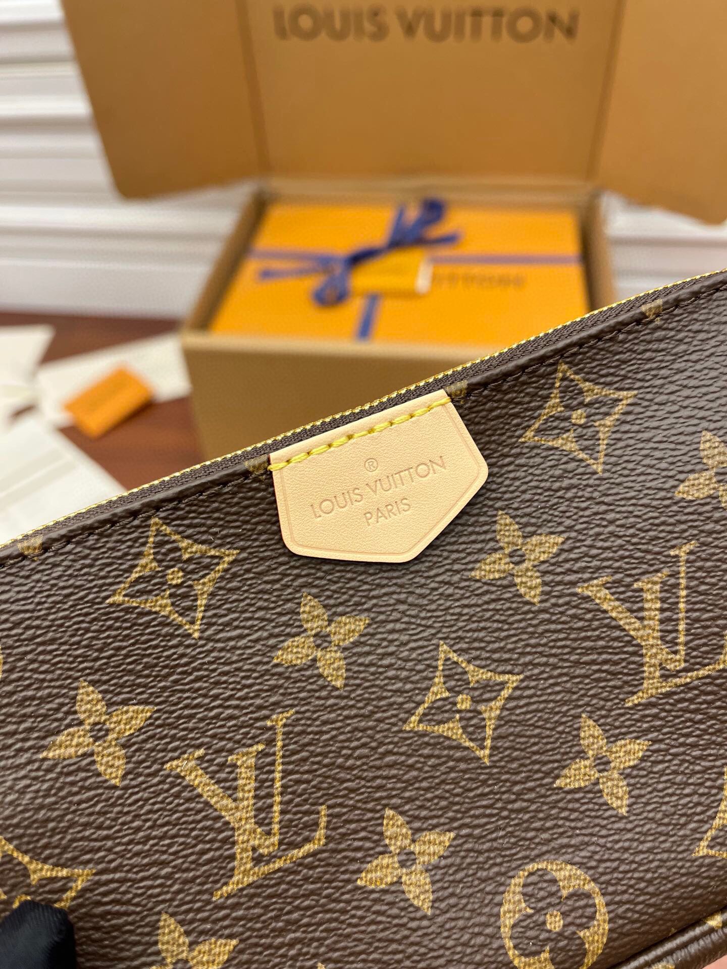 Clearance processing of the last batch of luxury bags in stock in 2024