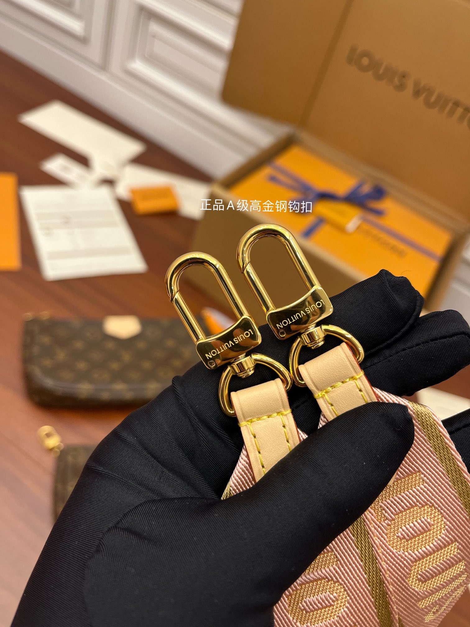 Clearance processing of the last batch of luxury bags in stock in 2024